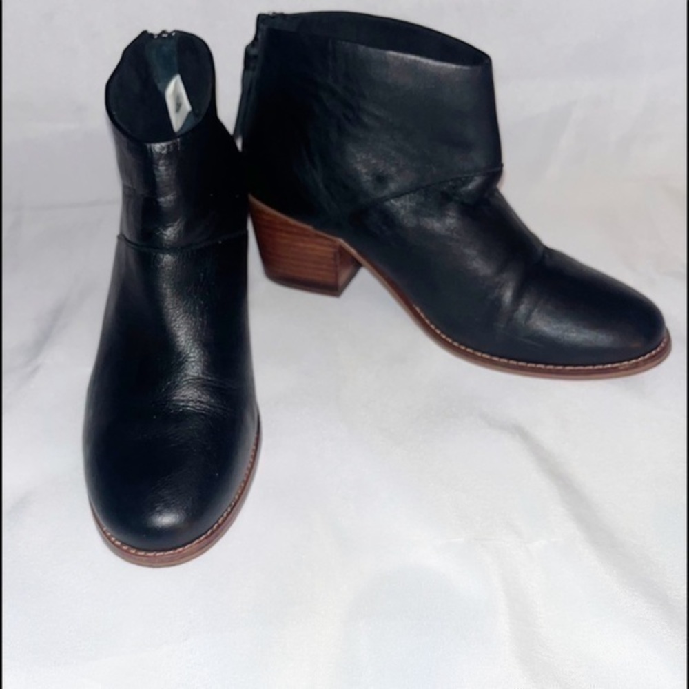 TOMS CARPE DIEM BLACK LEATHER ANKLE BOOT